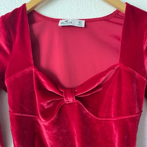 Hollister Red Velvet Long Sleeve Sweatheart Crop Top Vampy Romantic Sz XS - Picture 2 of 7
